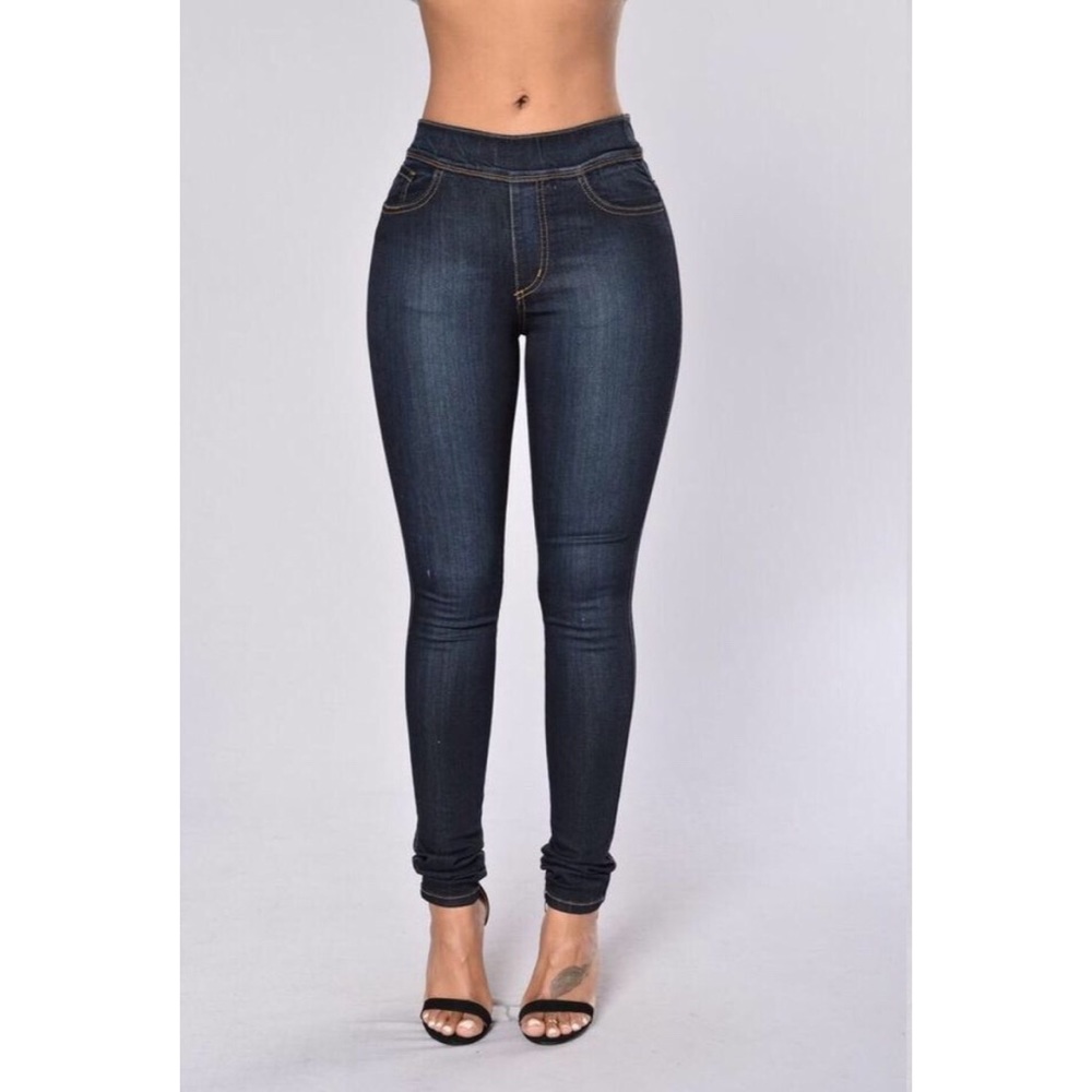 Suave Jegging. *BRAND NEW* Dark Wash, Size 3.
