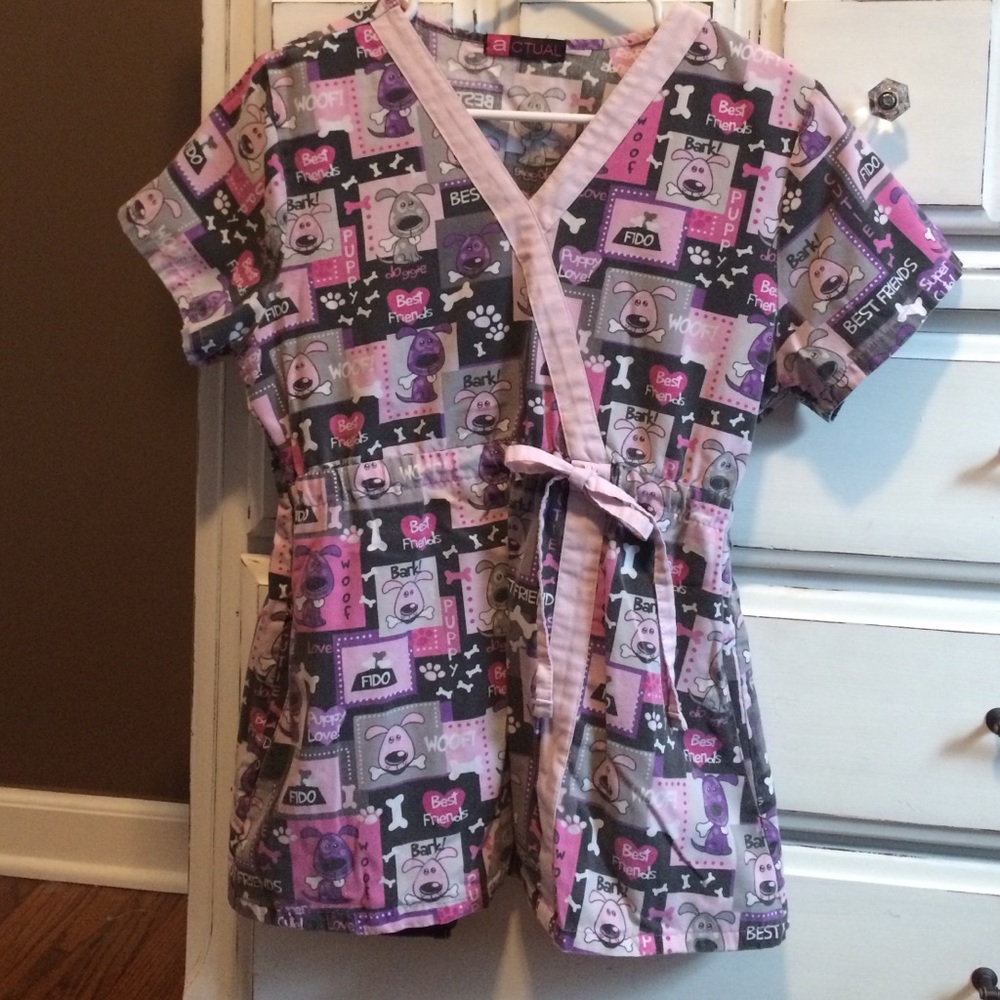 Scrub top