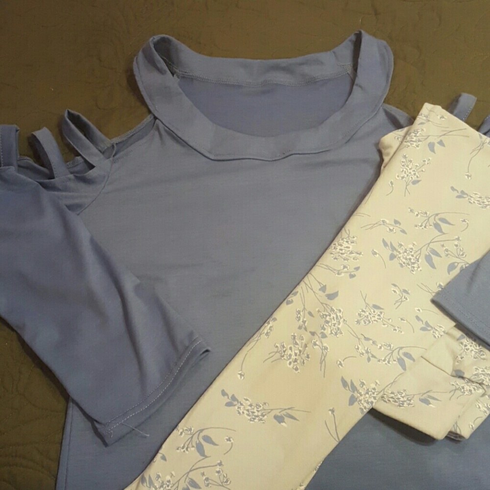 Lula Roe leggings, and cold shoulder, tunic