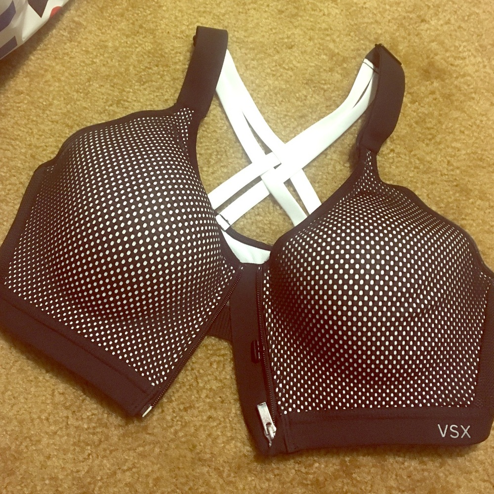 VSSports bra ! Tags not attached but never worn !