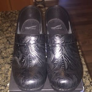 New Dansko Tooled Leather Shoes *size 38