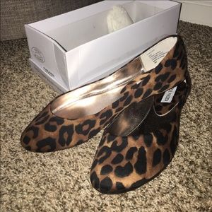 NWOT Steve Madden Leopard Flats size 10