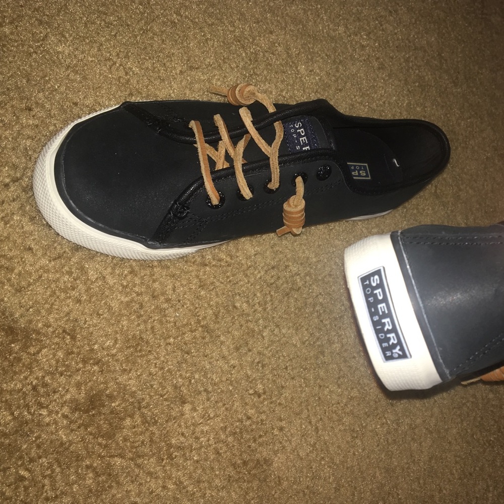 Size 61/2 sperrys ! Used once , they bug me .