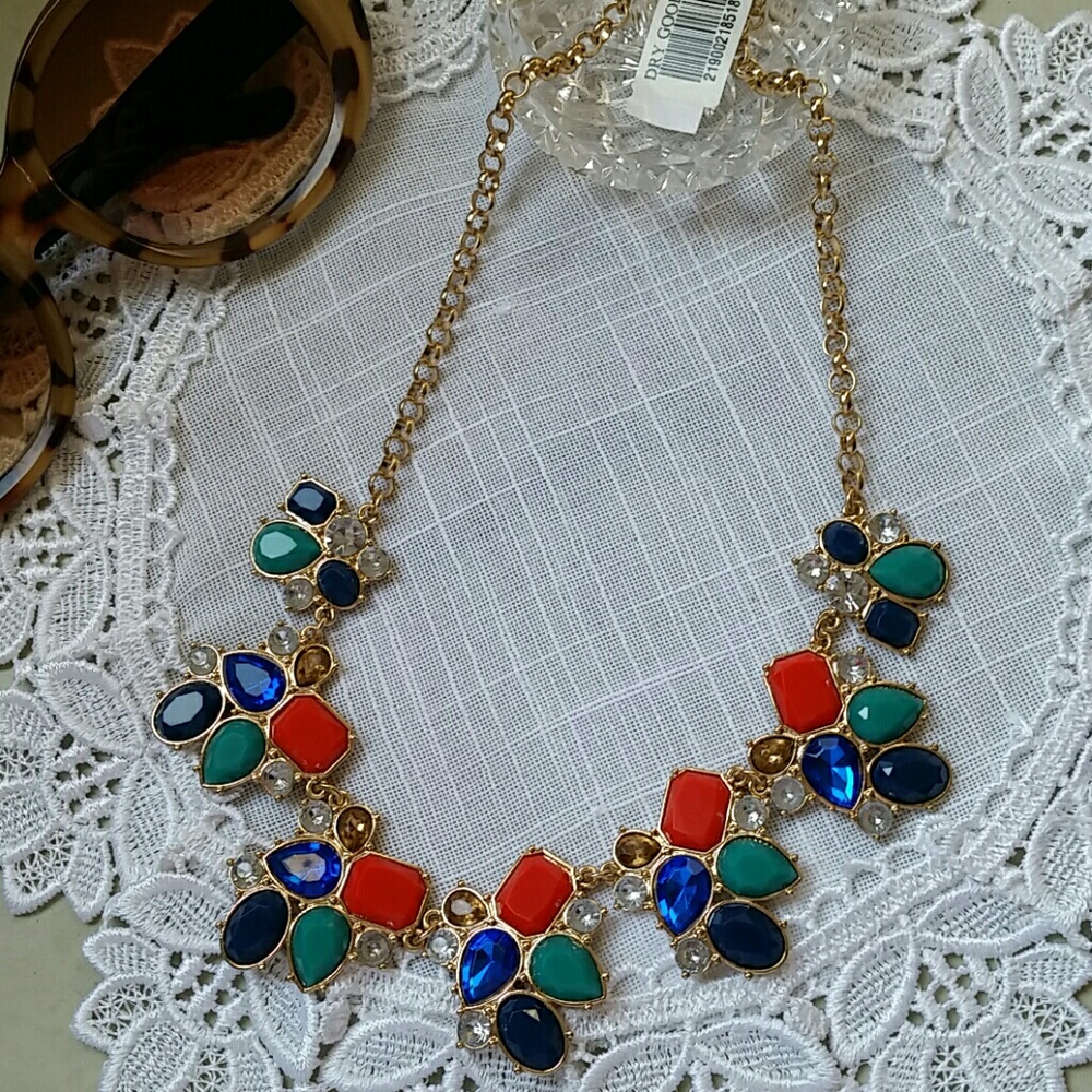 Statement necklace
