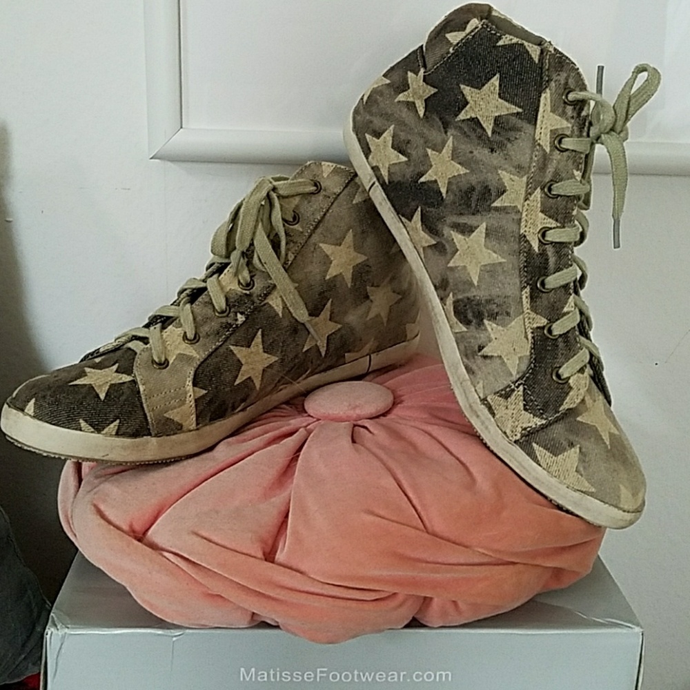 Star print sneakers