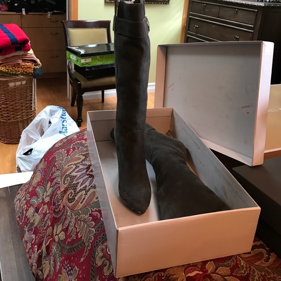 Heels - Picture 3 of 4