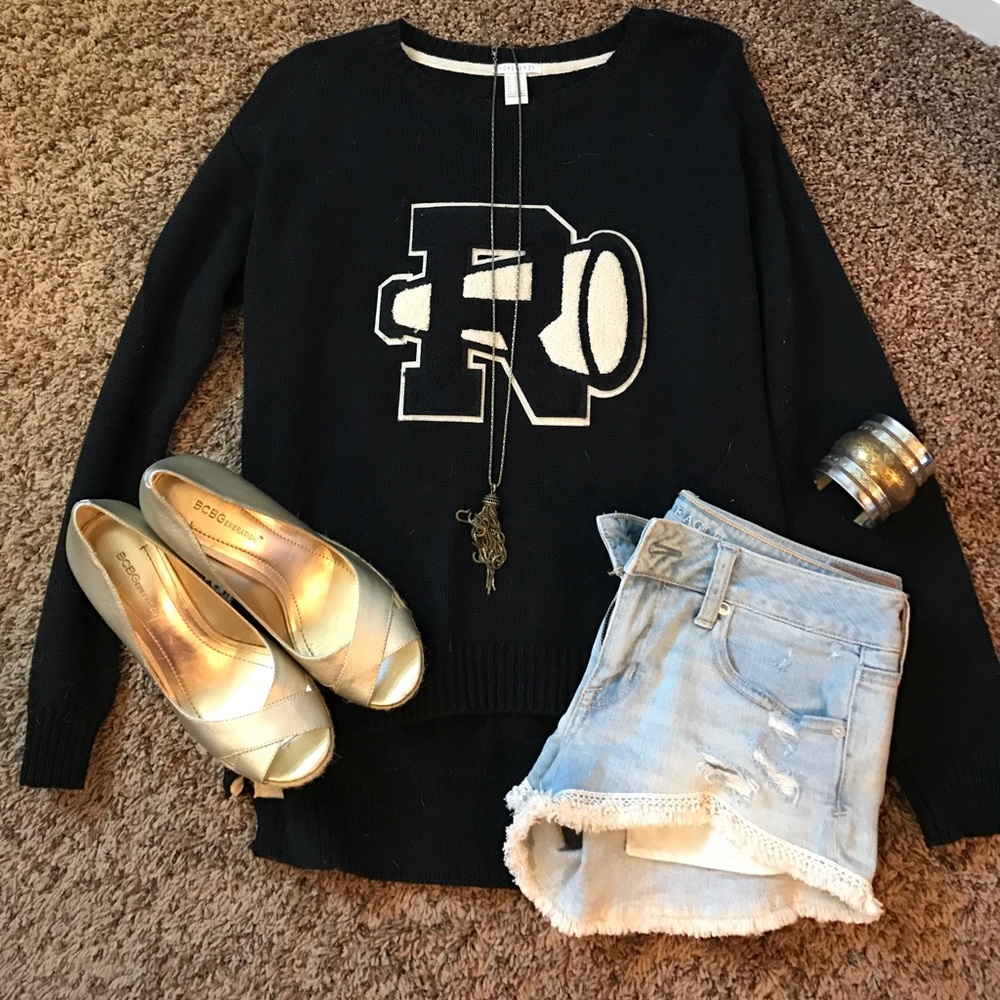 🎉🎉HP🎉🎉Black Letter "R" Sweater