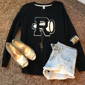 🎉🎉HP🎉🎉Black Letter "R" Sweater