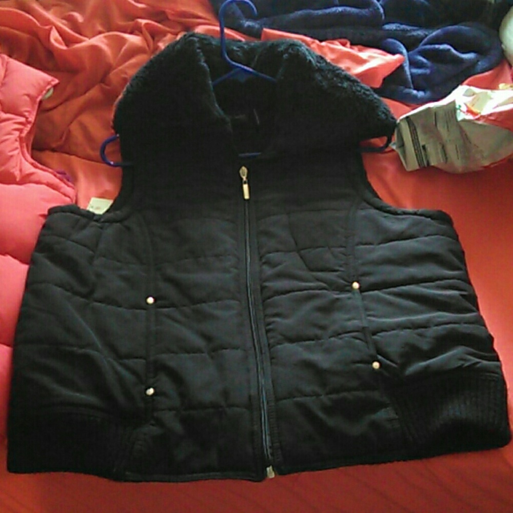 Daisy fuentes black fur over vest