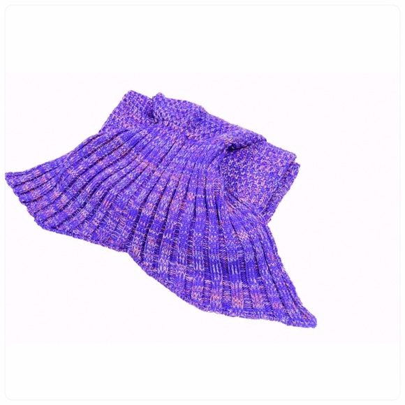 💜🆕 ADULT SIZE MERMAID BLANKET 💜 - Picture 4 of 5