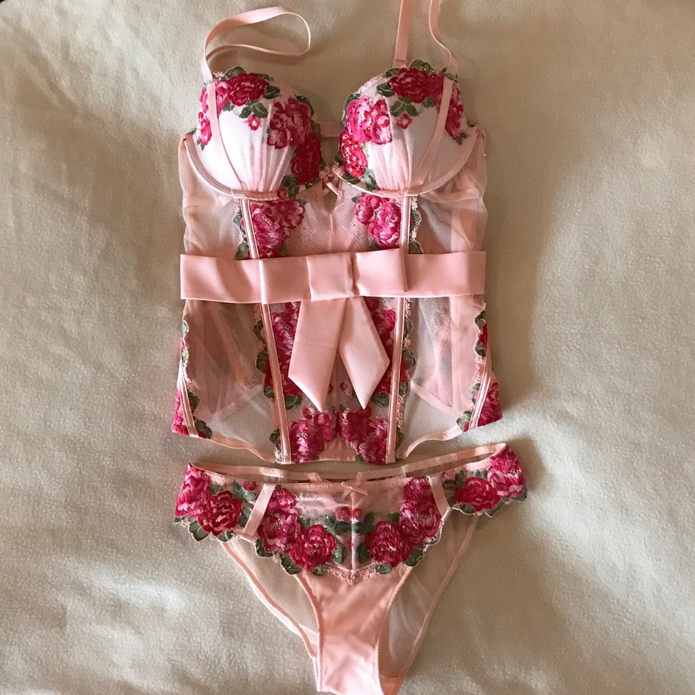 Victoria's Secret BRAND NEW pink rose lingerie set