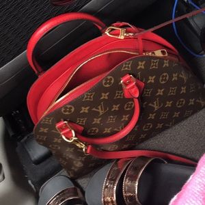 Meet your Posher, Chanel