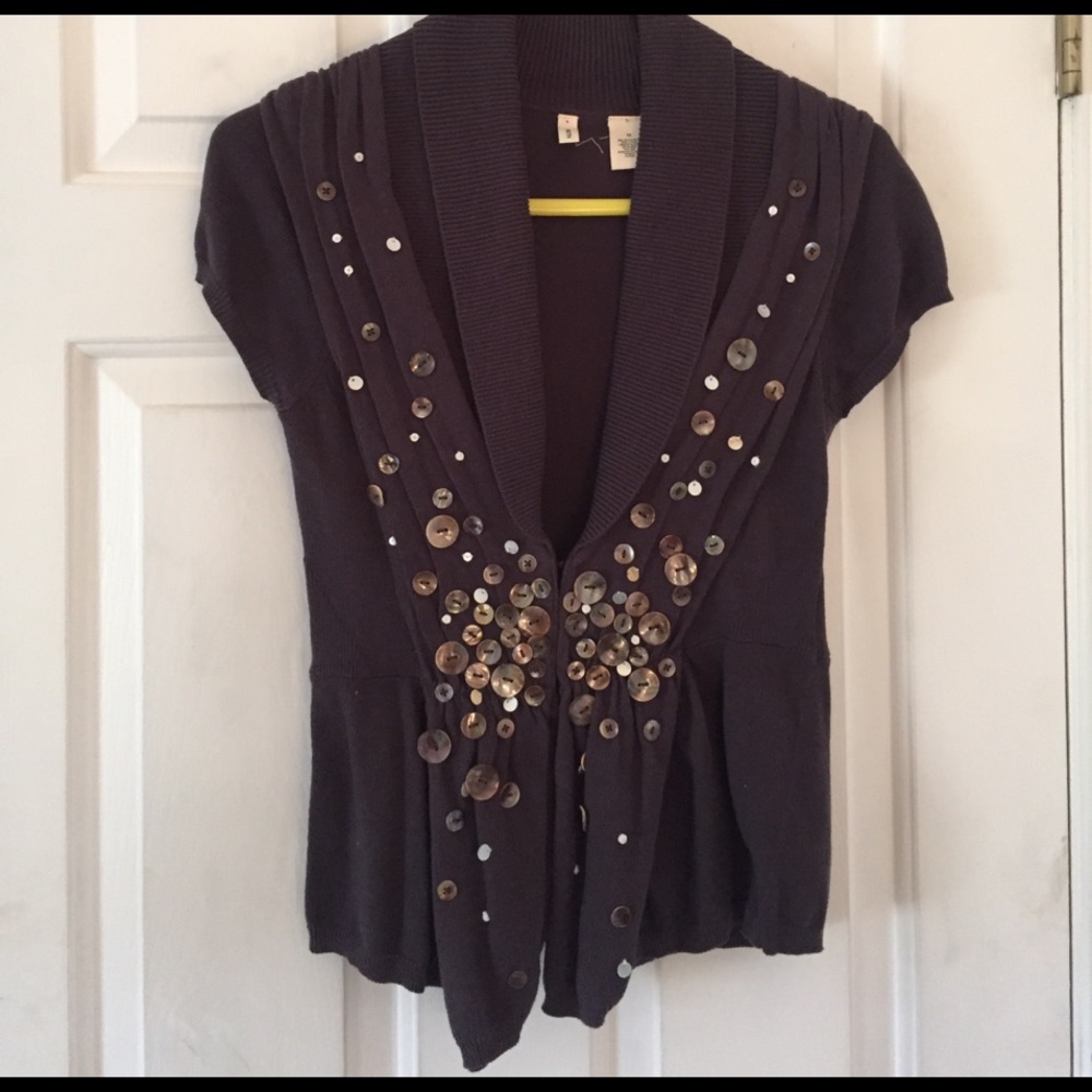 Cap sleeve sweater with shell button detail