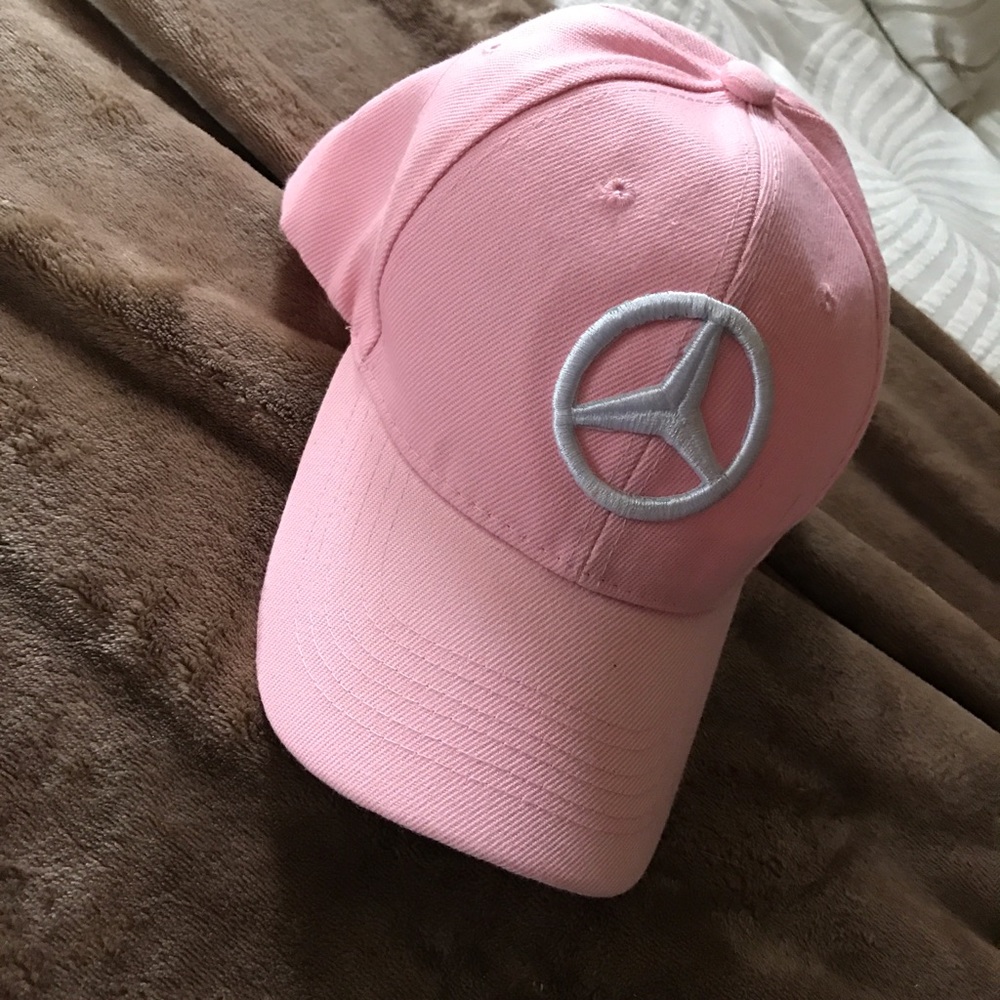 Mercedes hat