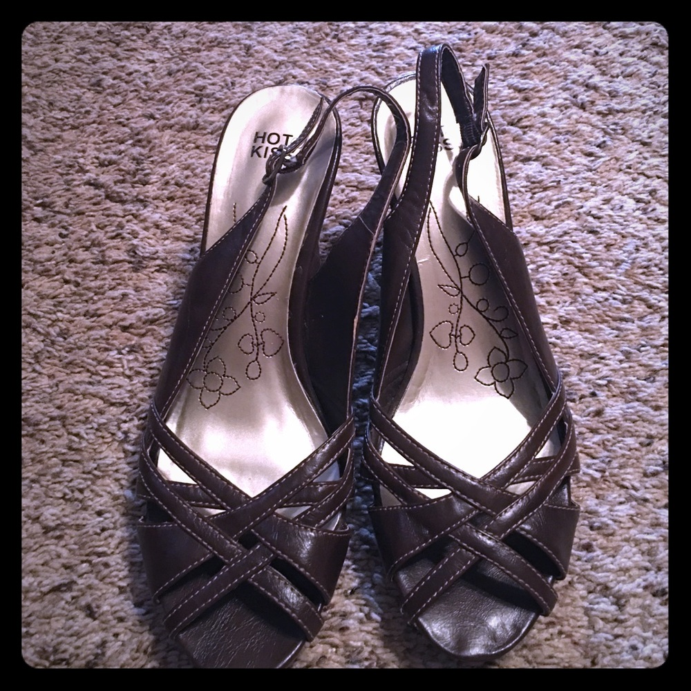 Hot Kiss brown heels