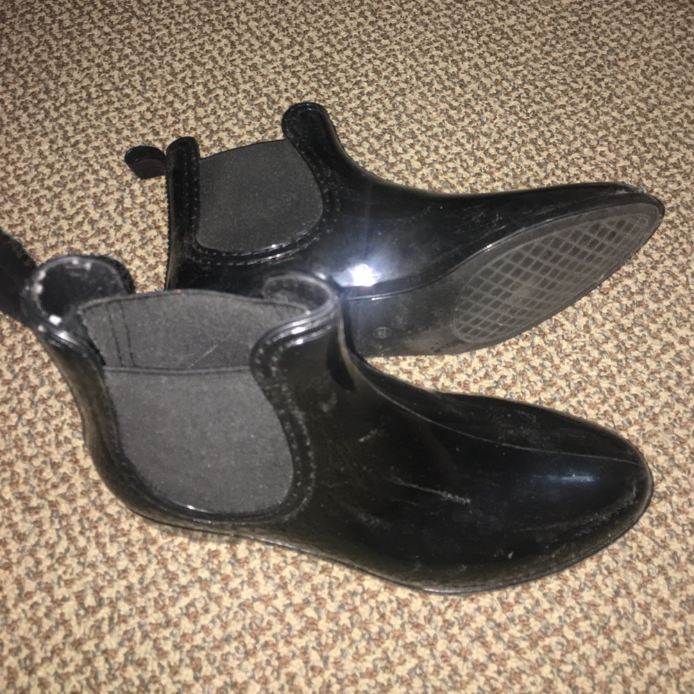 Chinese Laundry Glossy booties!