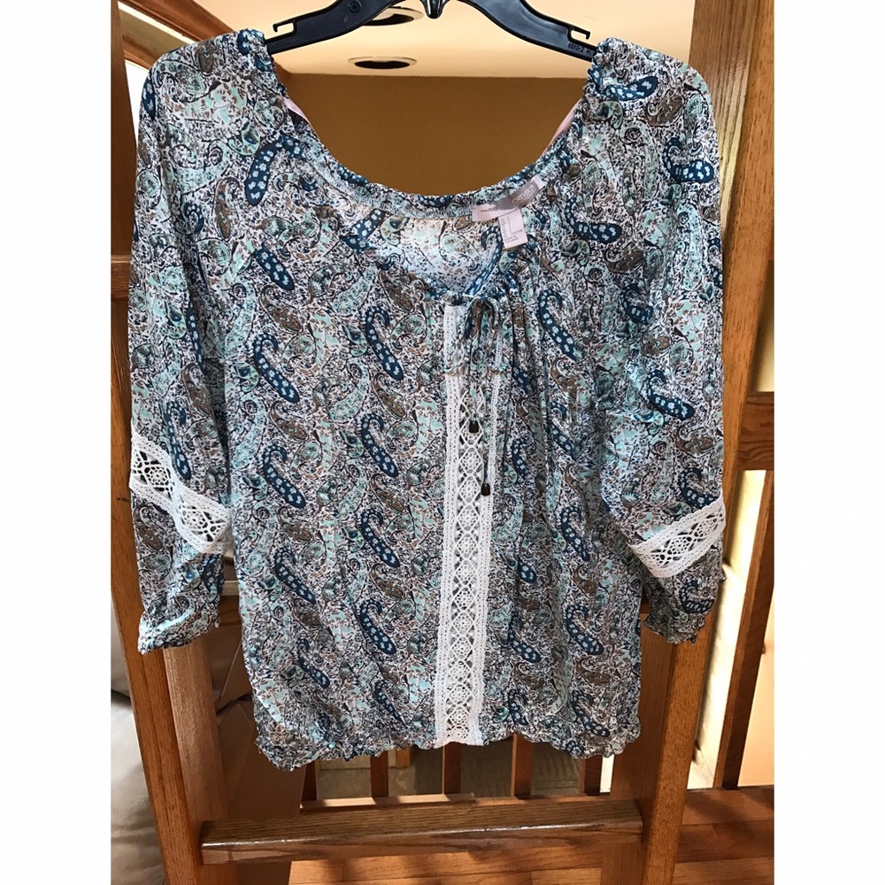 Three-quarter sleeve spring shirt