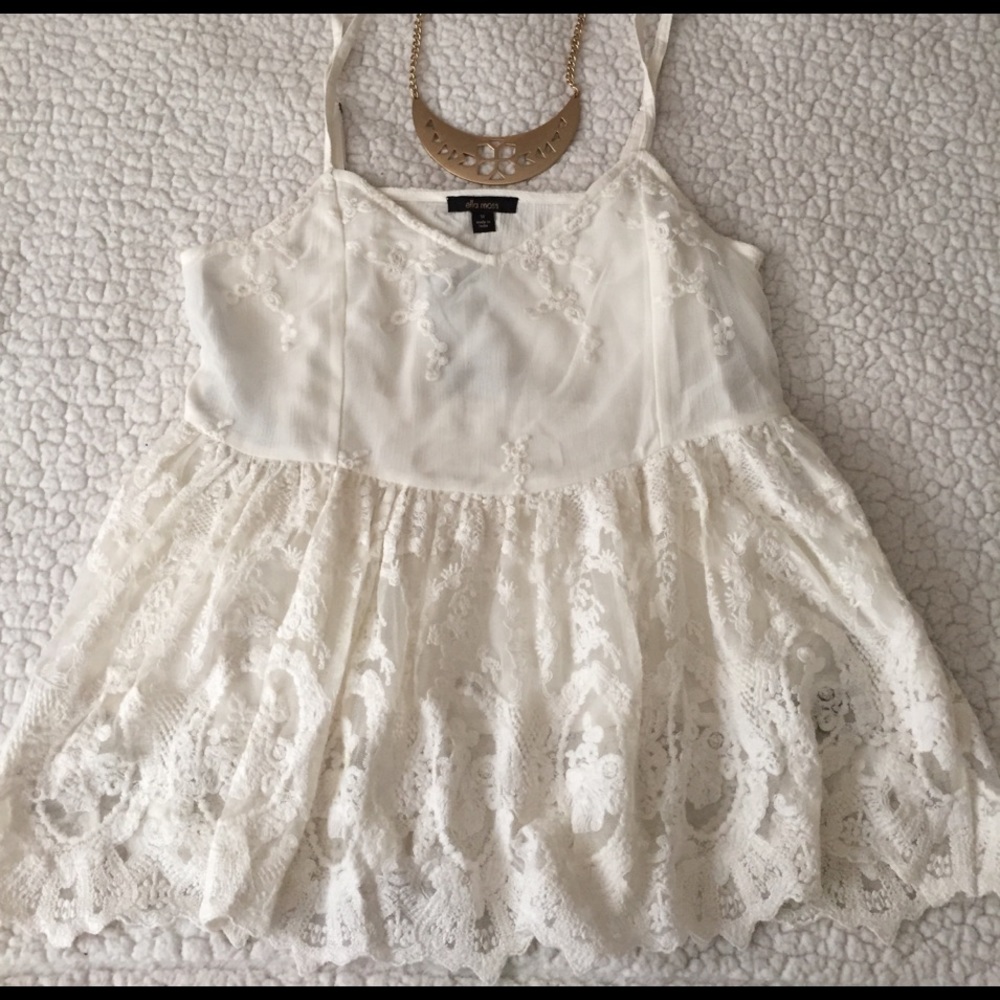 Lace peplum top 🌸