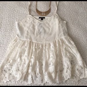 Lace peplum top 🌸