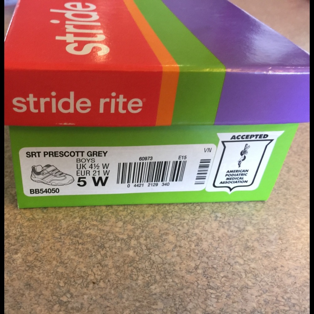 Stride Rite 5 wide