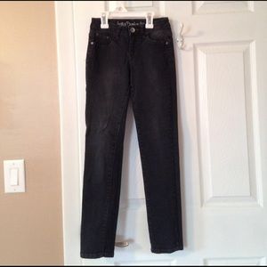 Dark grey skinny jeans.
