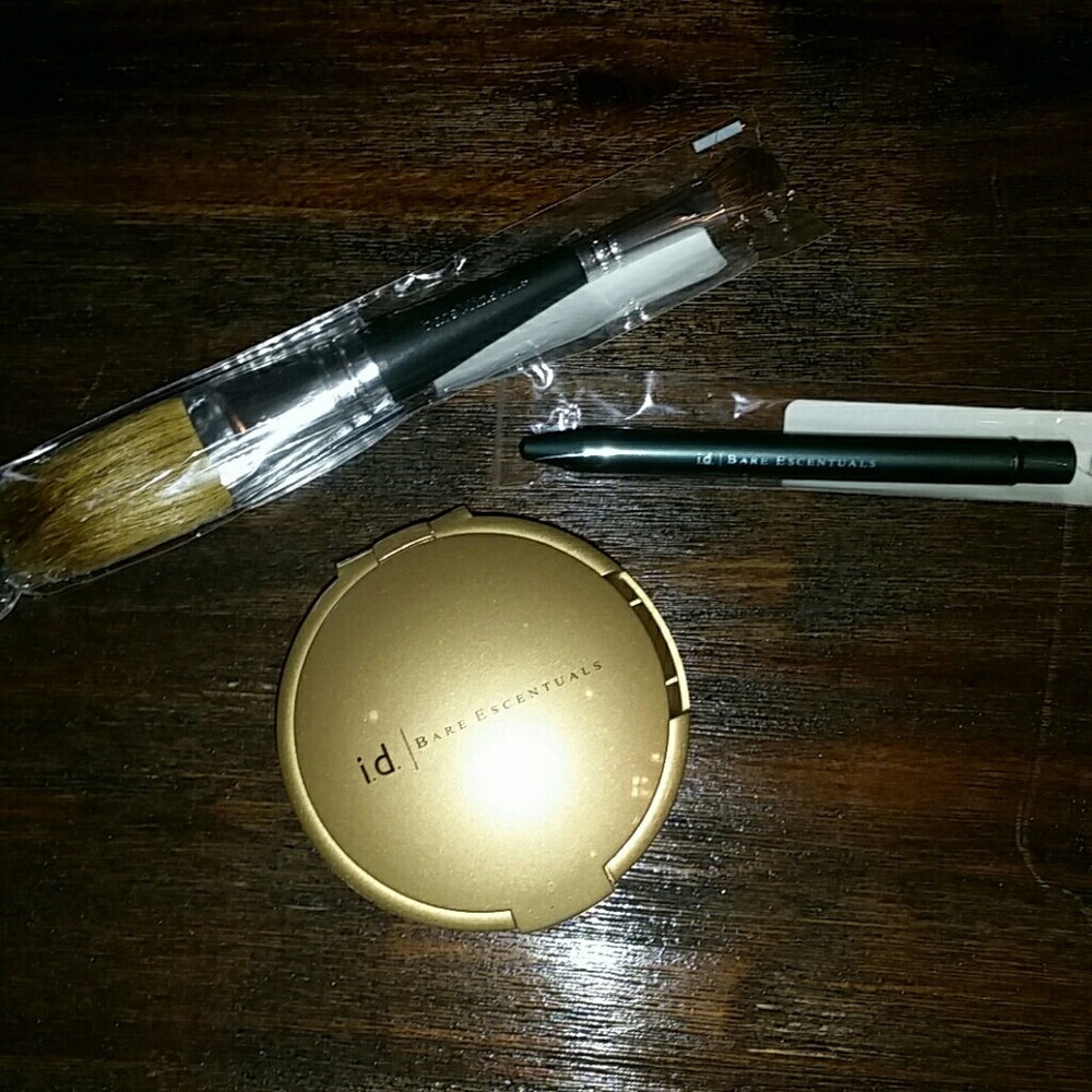 NWT Bare Minerals / Escentuals brushes/compact