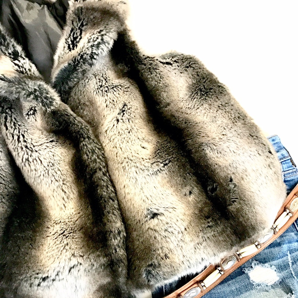 Faux fur vest size large