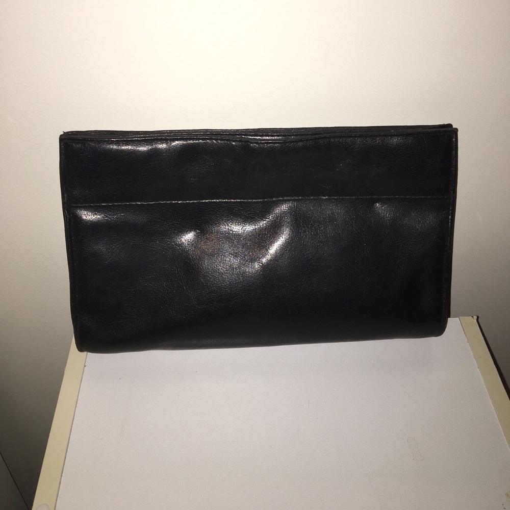Black clutch