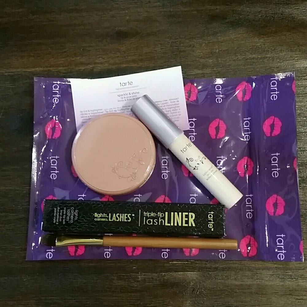 NWT tart sets and bonus tarte brush