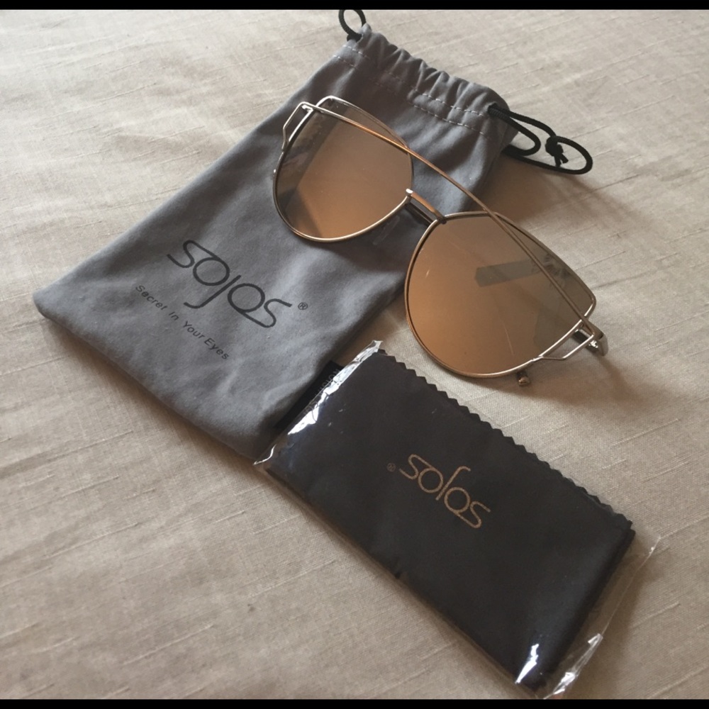 NWOT Fashion Mirrored Sunglasses