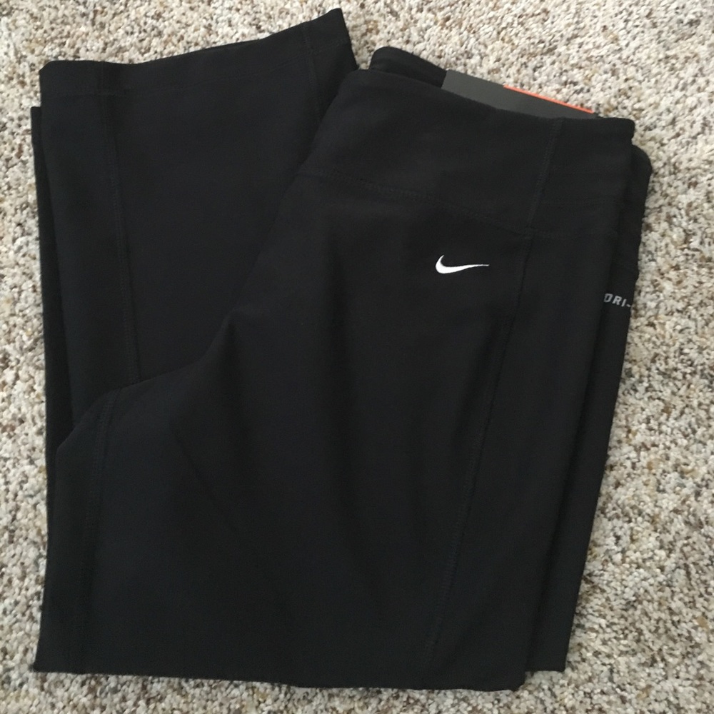 Retail $55‼ Nike Slim Fit capri