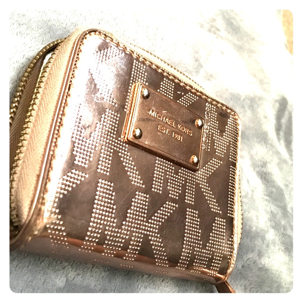 ‼️Rose Gold Metallic MK Wallet • Michael Kors‼️