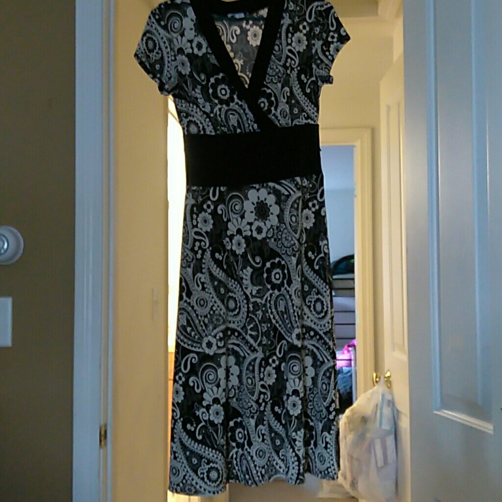 Dress barn black and cream dress