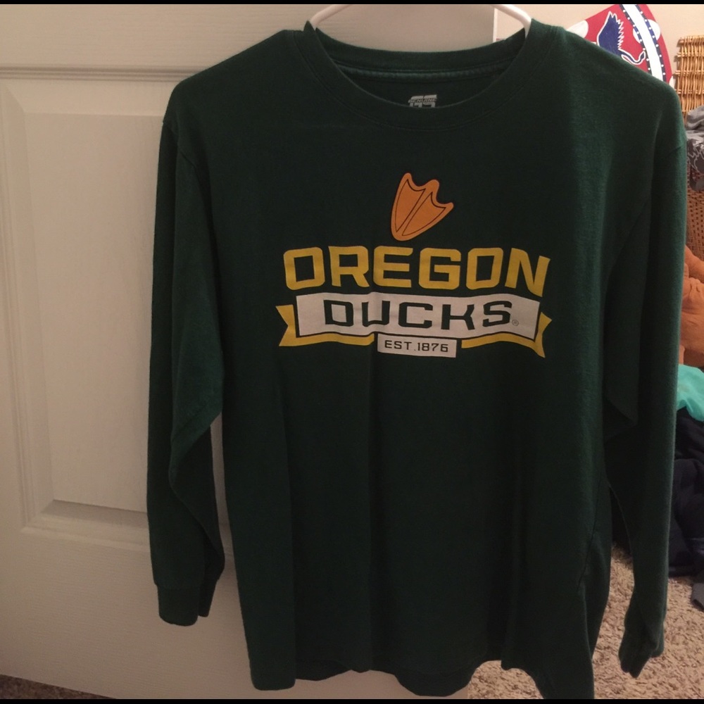 Oregon Ducks long sleeve shirt. youth large 14-16