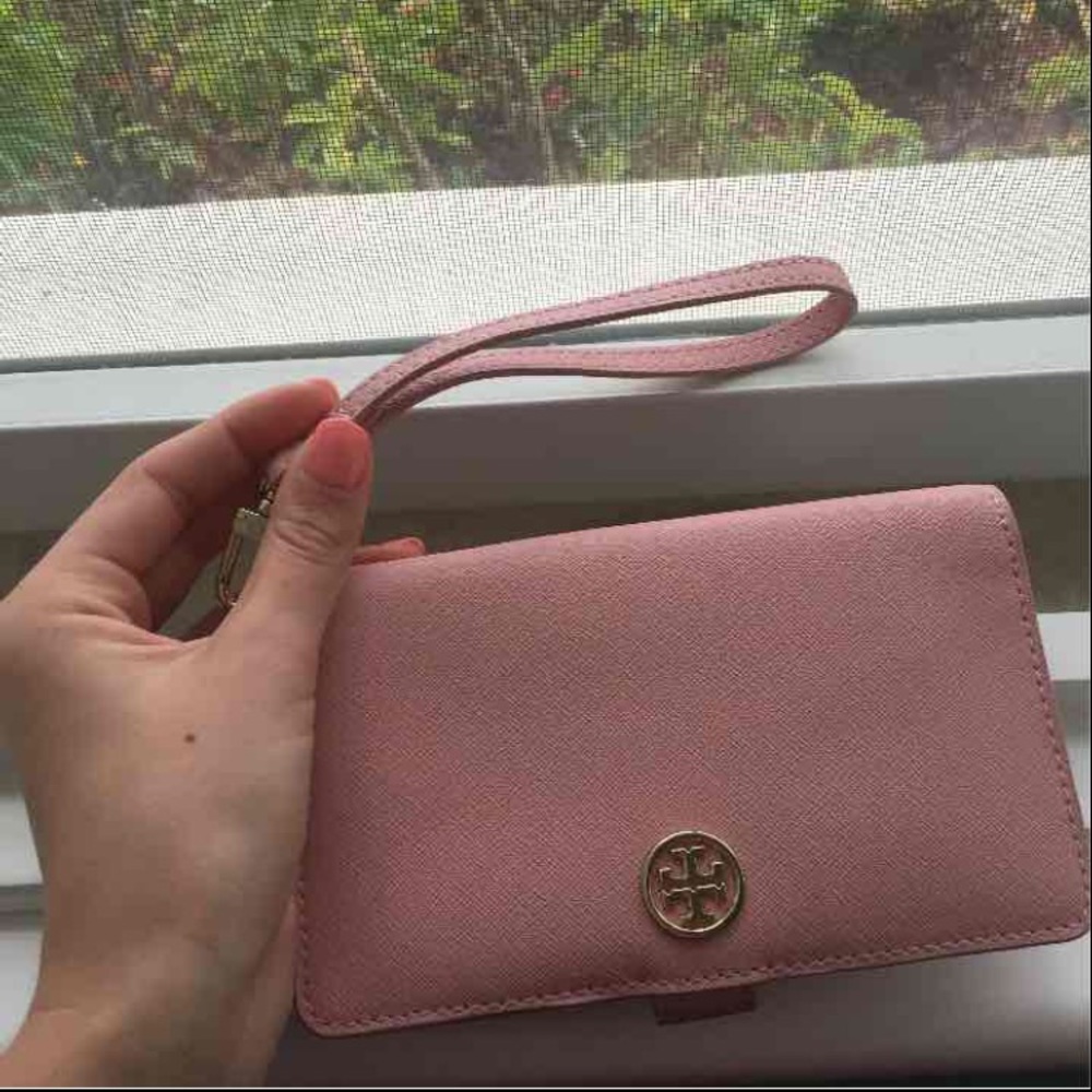 Tory burch rosie-pink wristlet