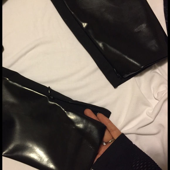 NWOT Marciano "Vinyl" Look Front Panel Pants XS - Picture 7 of 8