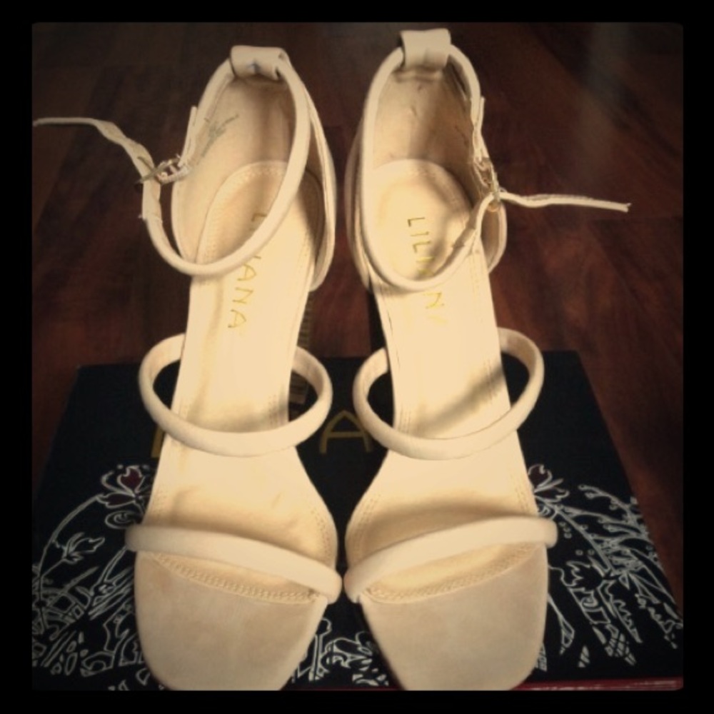 Size 6.5 liliana nude heel sandal
