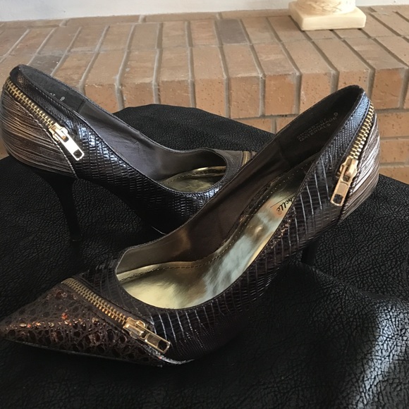 Shoes - Picture 1 of 3