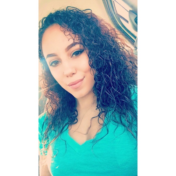 Meet your posher! ๐ - Picture 2 of 4