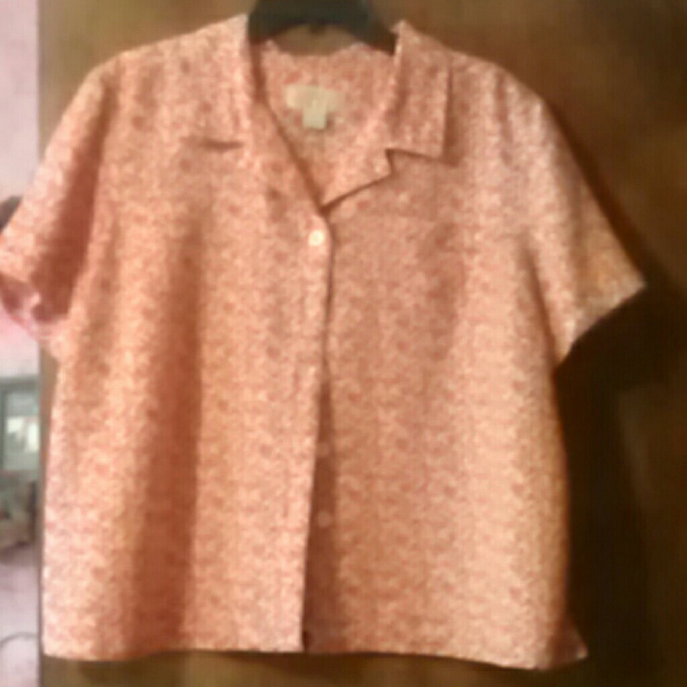 Nice red & white short sleeve blouse