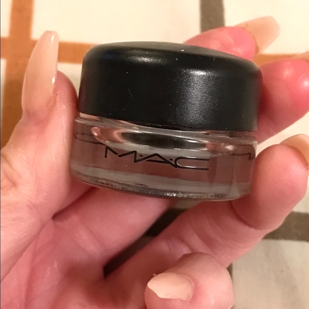 MAC Fluidline in Blacktrack