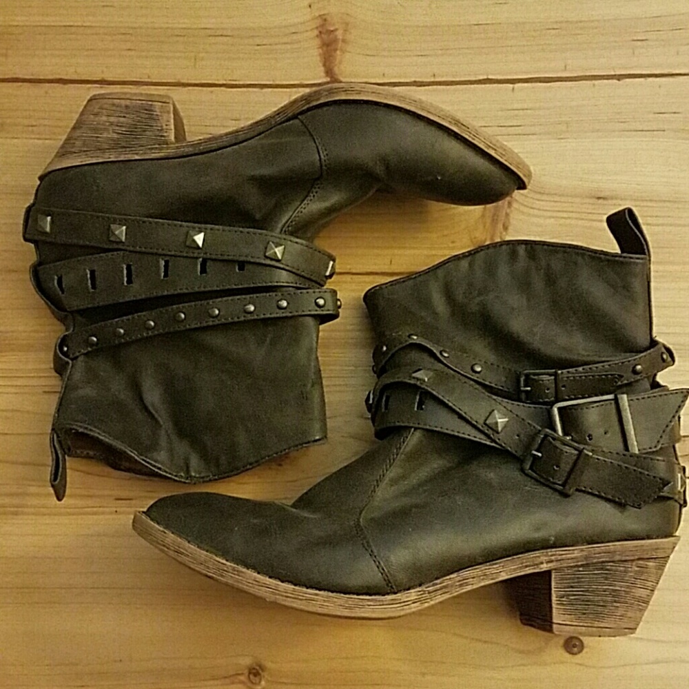 Festival Boots!!! Chic, studded, western-inspired!