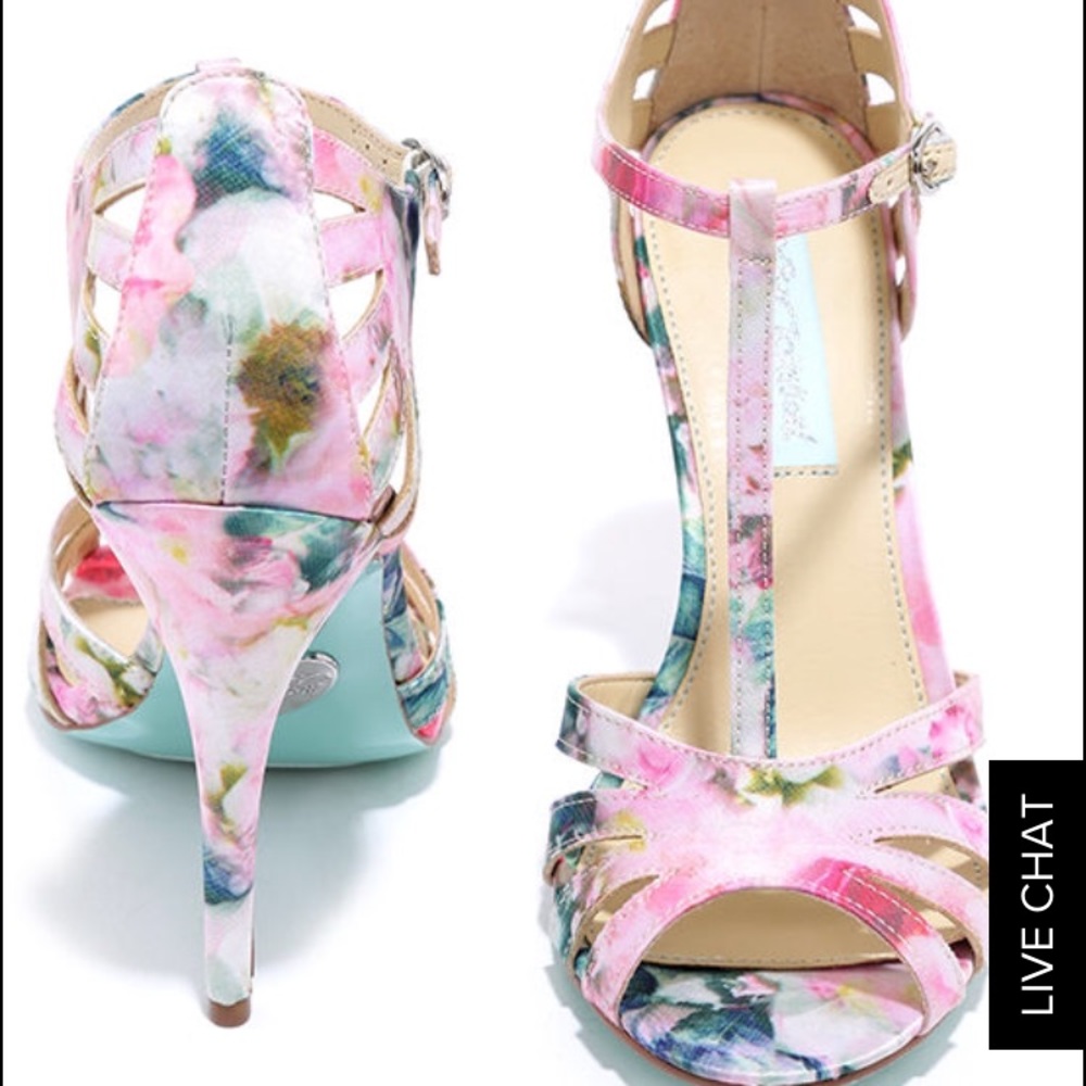 BLUE BY BETSEY JOHNSON TEE FLORAL DRESS SANDALS