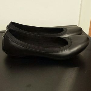 Bandolino black flats
