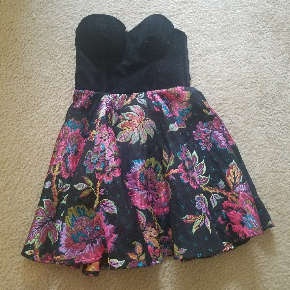 Floral strapless dress