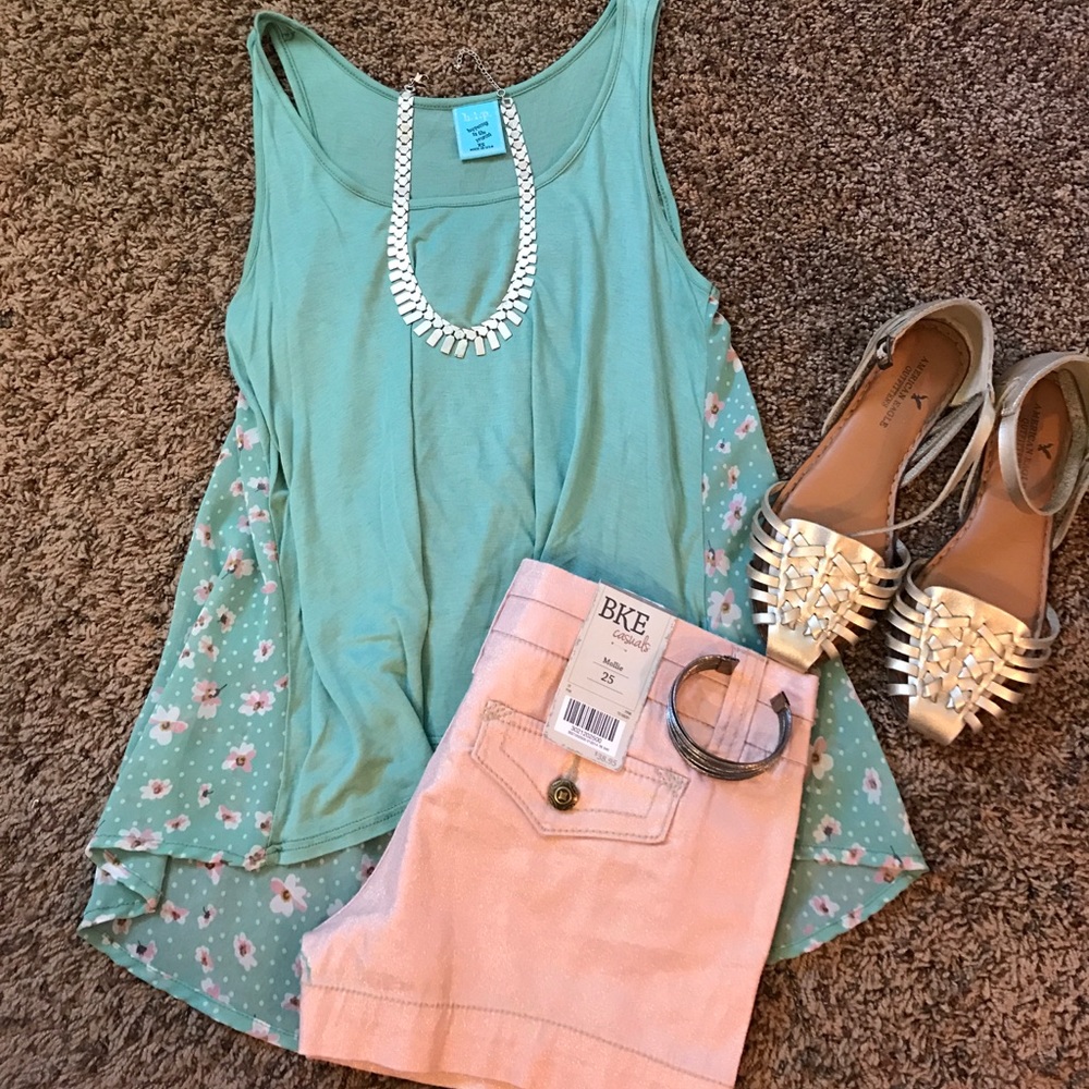 🎉🎉HP🎉🎉Mint Green and Pink Flowered Tank