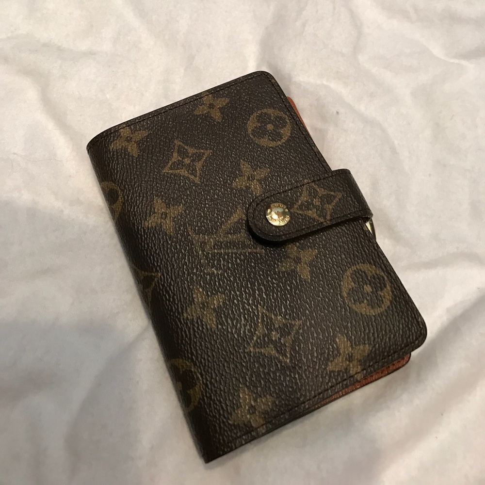 Compact Wallet. Price reflects product.