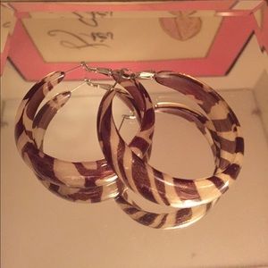 Zebra Print Hoop Earrings 💐