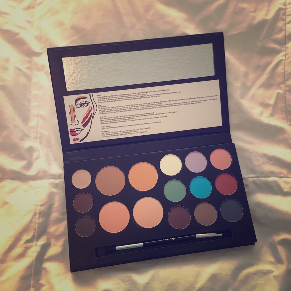 Brand New Cameo Eye and Contouring Kit