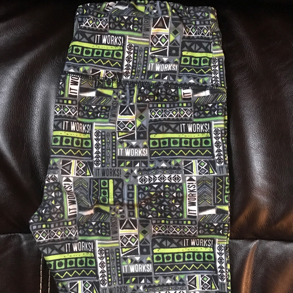 It Works Large pants (fit like LuLaRoe TC)